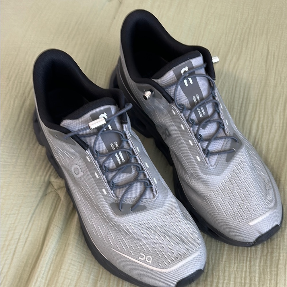 Men’s On Running Cloudspark Gray & Black (size 10.5) Shoes in 9.7/10 condition!